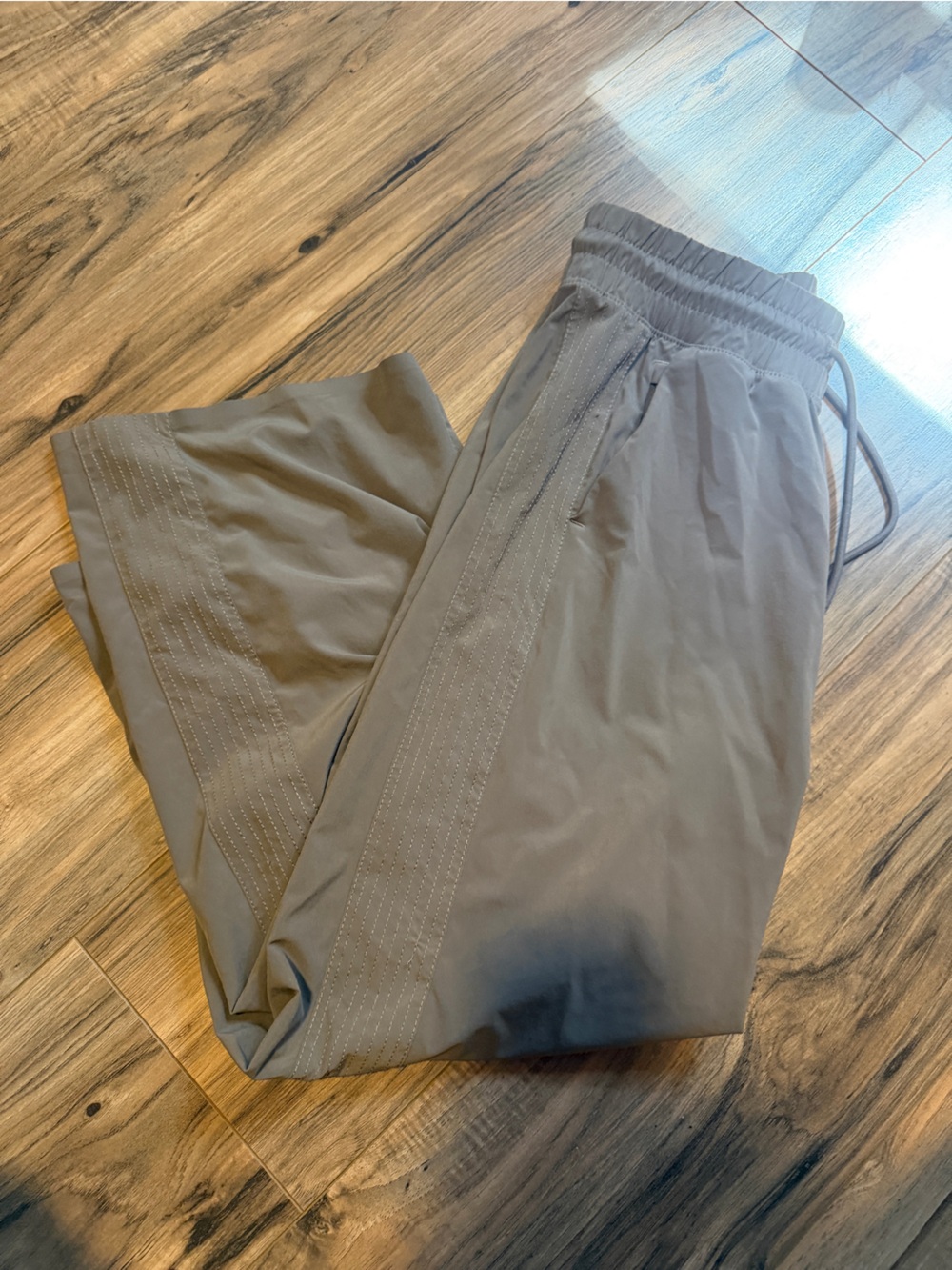 Athleta women’s Drawstring Athletic Shorts — Taupe Brown